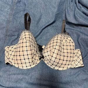 Cacique Bra Women’s Size 44D Full Coverage Bra White And Black